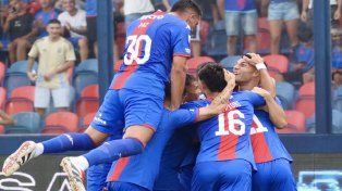 Tigre goleó a Vélez, el último campeón.