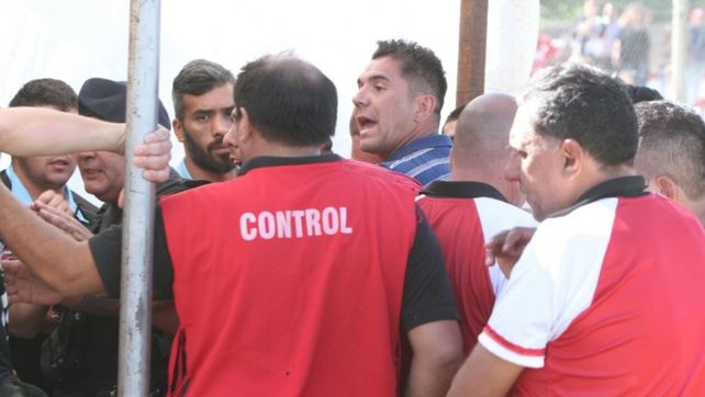 ¡Papelón! Un irreconocible Bichi Fuertes en medio de los incidentes