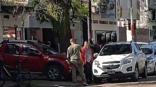 Chaco: chocó una camioneta que paró frente a su garaje