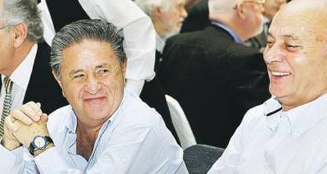 Duhalde no descarta que el apoyo de Moyano a Venegas fue para protegerse