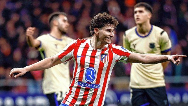 Con un tanto de Julián Álvarez Atlético Madrid goleó a Barcelona