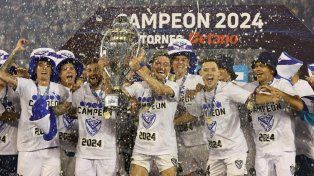Vélez va ahora por otros dos títulos tras quedarse con la Liga Profesional