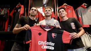 Nueva piel. Velázquez, Sordo y Aguirre con la nueva camiseta.