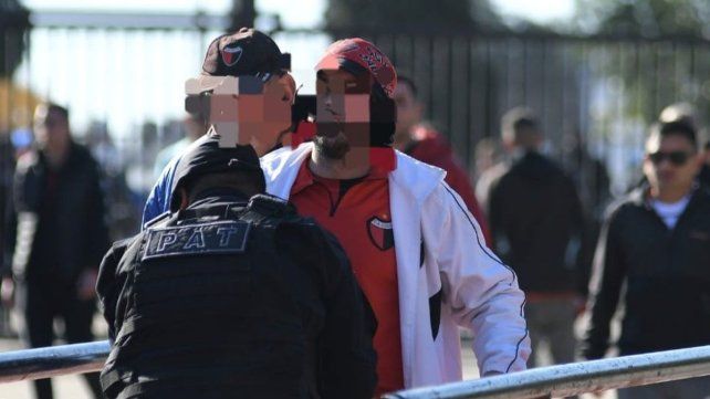 Dos hinchas de Colón detenidos al ser descubiertos por el sistema Tribuna Segura Dos hinchas de Colón detenidos al ser descubiertos por el sistema Tribuna Segura