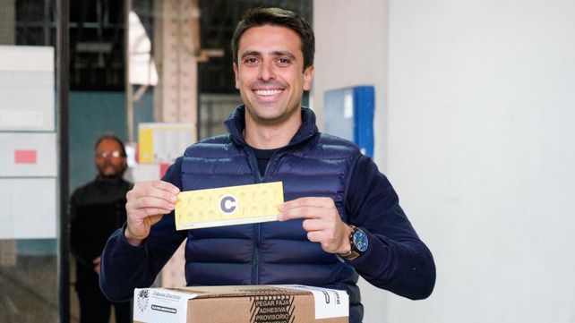 Juan Pedro Aleart votó en el barrio Refinería.