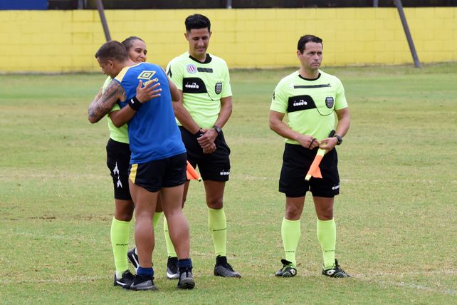 Postales canallas: un termo maradoniano, el afecto ante todo y el dolor por Lo Celso