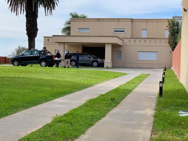 La vivienda en la que fue detenido el empresario Lucas F. es propiedad del ex piloto Oscar Poppy Larrauri.&nbsp;