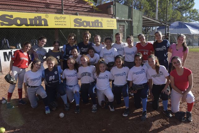 Las chicas de la Selección Argentina y Paraná. 