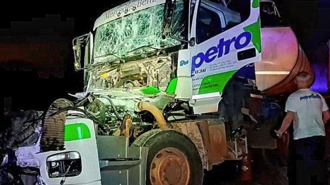 Ruta 14: una persona herida luego del choque entre dos camiones.