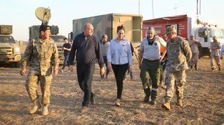 Incendios en las islas: Perotti recorrió el puesto de Alvear del comando unificado