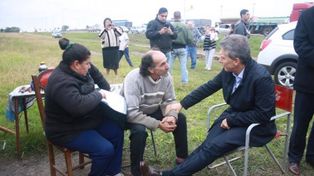 Rosario: Macri visitó al hombre que le mandó una carta con 100 pesos para ayudarlo en el gobierno