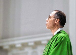 Día del Sacerdote: el desafío de ser guía espiritual