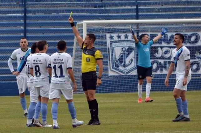 El polémico juez Adrián Franklin estará en Central-River en el VAR.