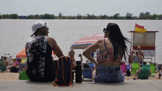 Los rosarinos aprovecharon el feriado para disfrutar del sol y el río