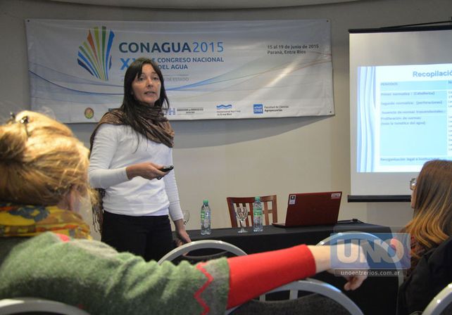 Exposición. María presentó en el congreso el trabajo que investigó para su tesis.  Foto UNO/Mateo Oviedo