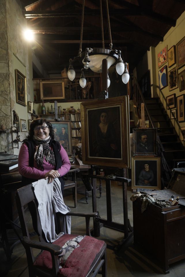Silvia Cochet. La nieta de Gustavo en el museo del pintor que vivió y murió en Funes.
