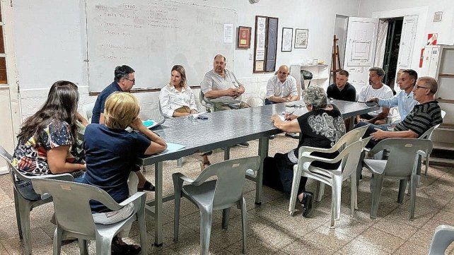 Reunión de vecinales de barrios Candioti Sur y Candioti Norte con funcionarios de Seguridad. Reunión de vecinales de barrios Candioti Sur y Candioti Norte con funcionarios de Seguridad.