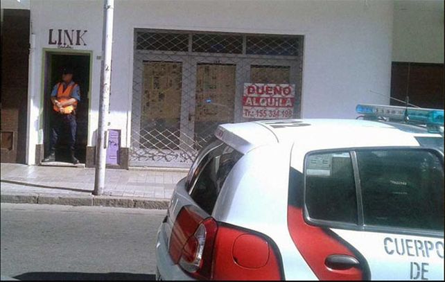 La policía en el lugar del hecho. (Foto:Twitter)