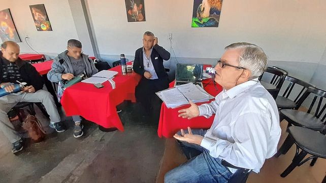 Rivero expone ante sus colegas en la reciente Asamblea de Tala.