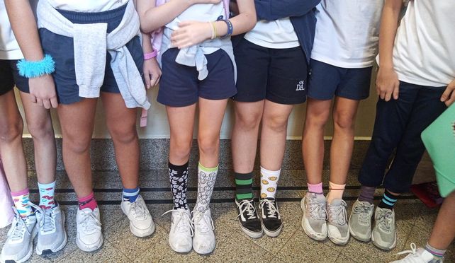 En la Dante los chicos asistieron con una media de cada color para llamar la atención en una jornada de toma de conciencia