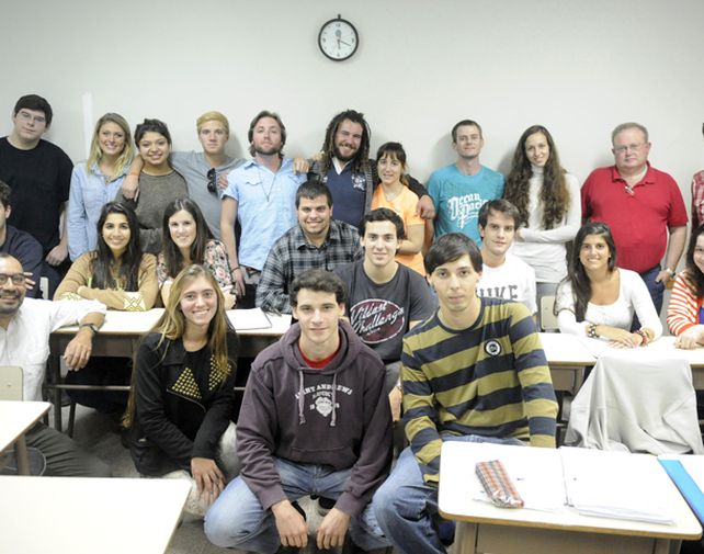 Durante un mes los jóvenes de Perú y EEUU participan de clases en inglés con alumnos locales. (Foto: G. de los Ríos)