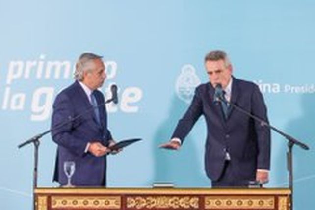 “Vas a estar pegado a mi despacho