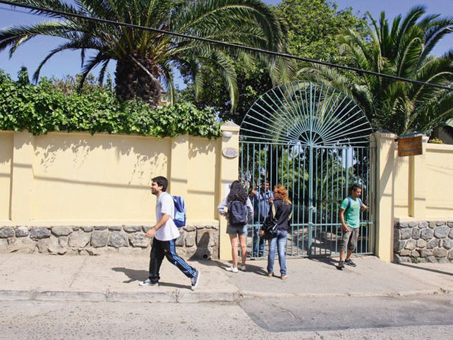 Casa-museo de Pablo Neruda está cerrada por una puja salarial
