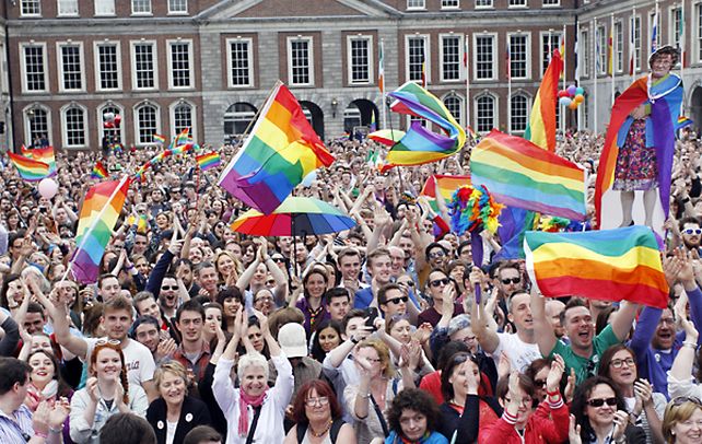 Triunfo. Partidarios del “sí” en el castillo de Dublin
