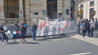 Lo dijo una madre que denunció que una pasante de Uader abusó de su hija. Los padres reclamaron avances en la causa que tiene siete denuncias.
