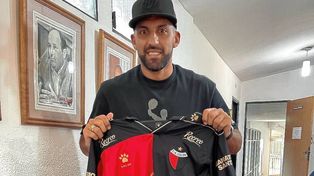  Wanchope Ábila llegó a Santa Fe y revolucionó a todo Colón