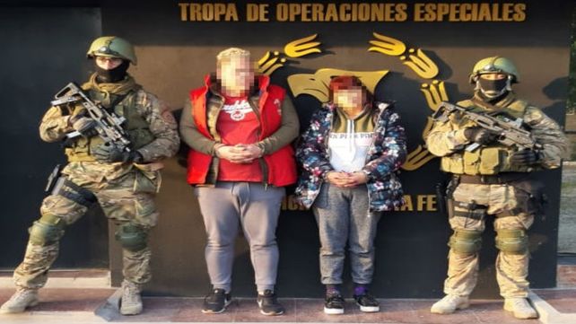 Ramona Elvira A. y Claudio Ezequiel E. fueron apresados ayer a la madrugada en la casa de una mujer que cumple prisión domiciliaria.