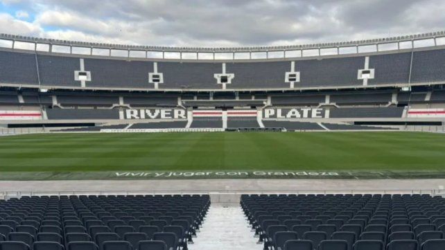 Así luce el campo de juego del Monumental.