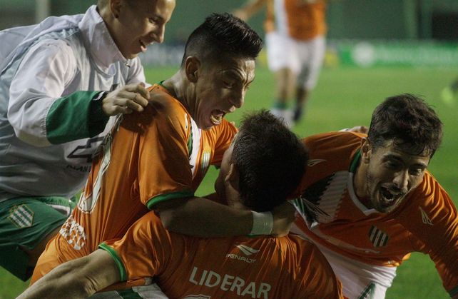 Golazo y a festejar. Brian Sarmiento convirtió de tiro libre justo frente a Central.&nbsp;