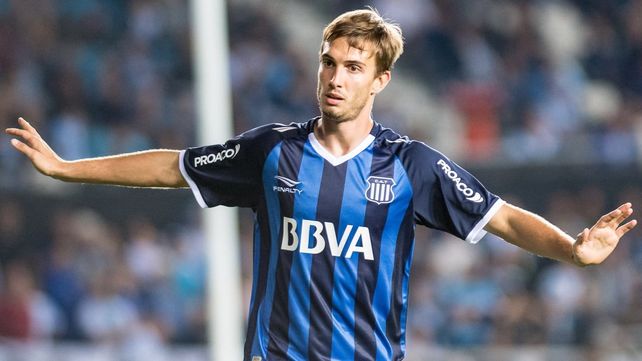 Komar es confeso hincha canalla y, dicen, está haciendo fuerza para venir.
