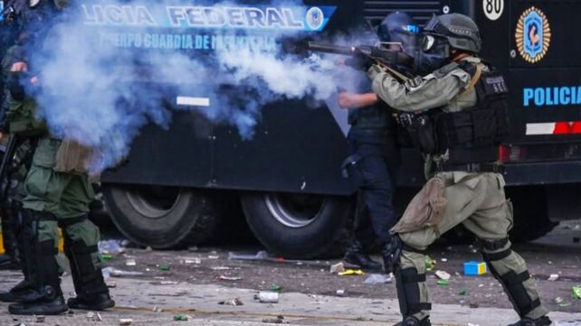 Citan a indagatoria al gendarme Héctor Jesús Guerrero quien disparó contra el fotógrafo Pablo Grillo y le prohíben salir del país