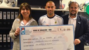 La donación de Mascherano: un millón de huevos para comedores infantiles