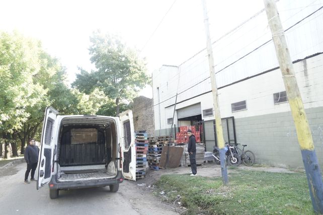 Los delincuentes se llevaron unos doce millones de pesos de la distribuidora ubicada en zona noroeste