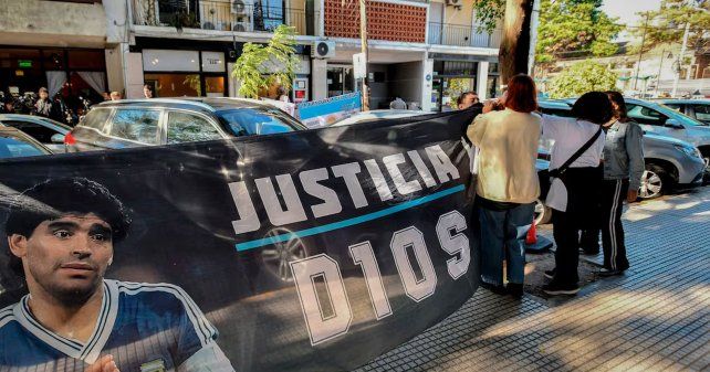 Juicio por la muerte de Maradona: la fiscalía acusó a los imputados de ser un grupo de improvisados y apuntó a un abandono del paciente