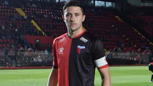 Facundo Garcés firmó su primer contrato con Colón.