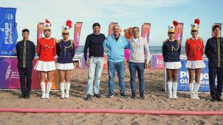 Mario Moccia, presidente del COA, y el gobernador Pullaro, compartieron la apertura de Playa Olímpica en Mar del Plata.