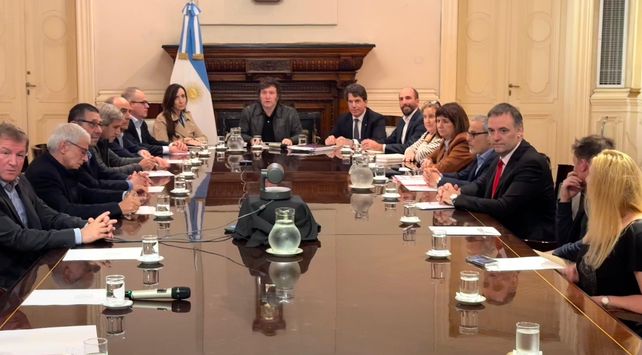 El presidente suspendió su viaje en el exterior para regresar de urgencia al país para analizar los ataques de Irán contra Israel y las consecuencias para la Argentina.