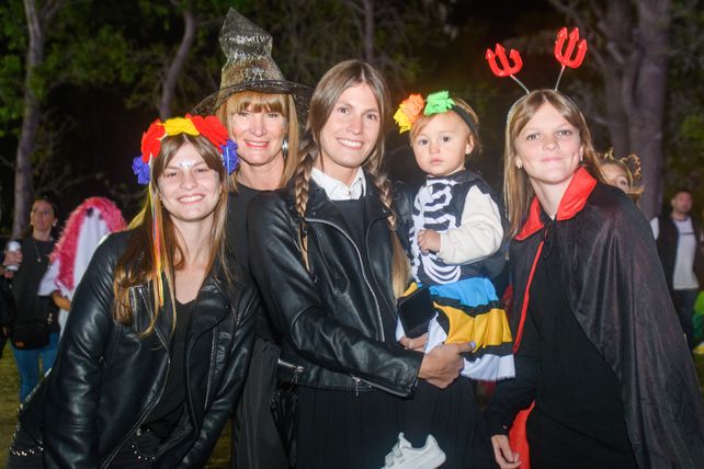 Agustina Morales, Anahí Toraso, Celeste y Agustina Morales y Emma.  