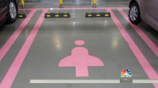 Crean cocheras más amplias para que las mujeres puedan estacionar sus automóviles