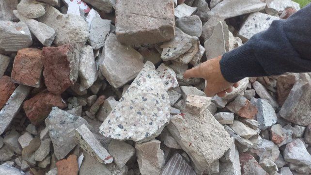 Quisieron robarle la moto, la mamá salió en su defensa y recibió un disparo en el abdomen