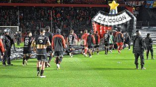 Colón cumplió con julio y sigue con el plan para normalizar sueldos del plantel