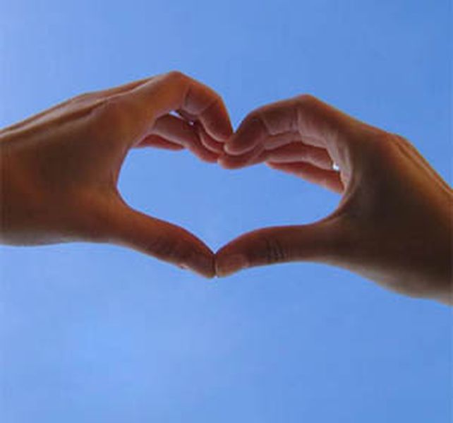 Hay aún parejas que duran años felizmente casados y lo hacen poniendo atención en pequeñas cosas que saben que hacen feliz a su otra mitad.