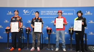 Todos listos. Jack Miller (KTM), Maverick Viñales (Aprillia), el vigente campeón de MotoGP Francesco Bagnaia (Ducati) y Marco Bezzecchi (Ducati) brindaron una cálida rueda de prensa en Termas. Empezó el GP de Argentina.