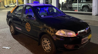 Taxista choca a una ciclista, huye del lugar y lo detienen en la Terminal de Ómnibus