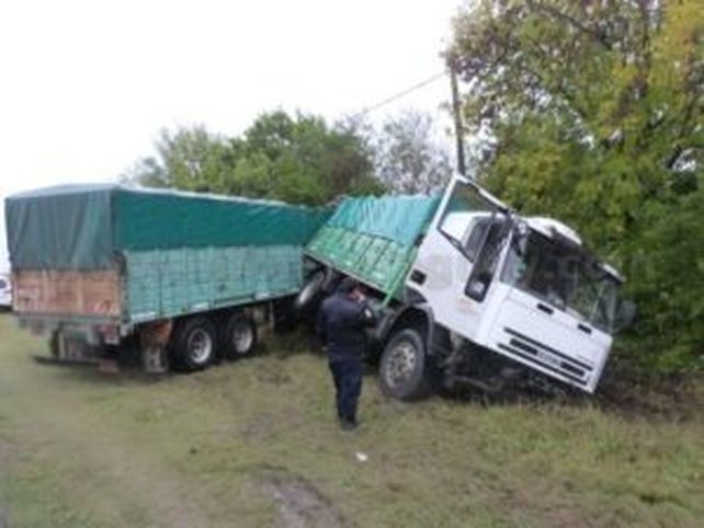 Volcó luego de extrañas maniobras