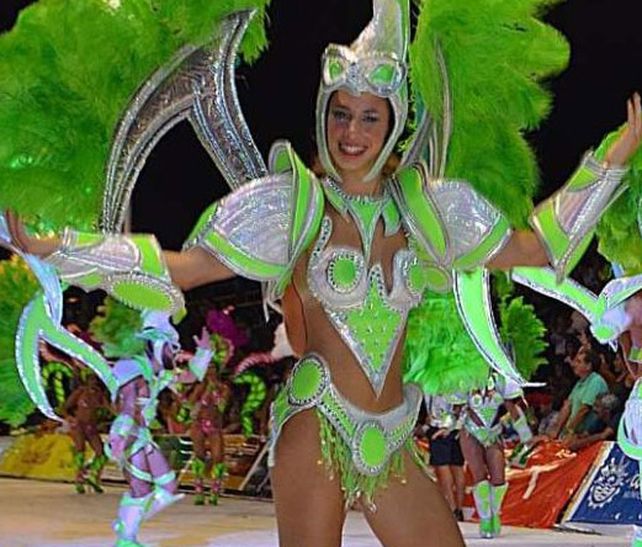 Así es Mechy Rohrer, la protagonista del video hot con dos pilotos